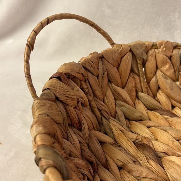 Woven Basket with handles - Picture 8 of 8